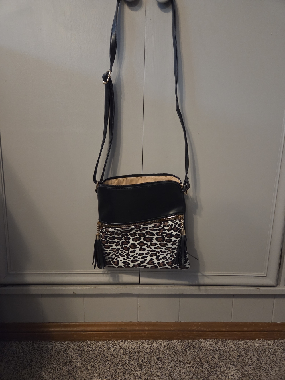 Stylish Black Crossbody Bag with Leopard Accent